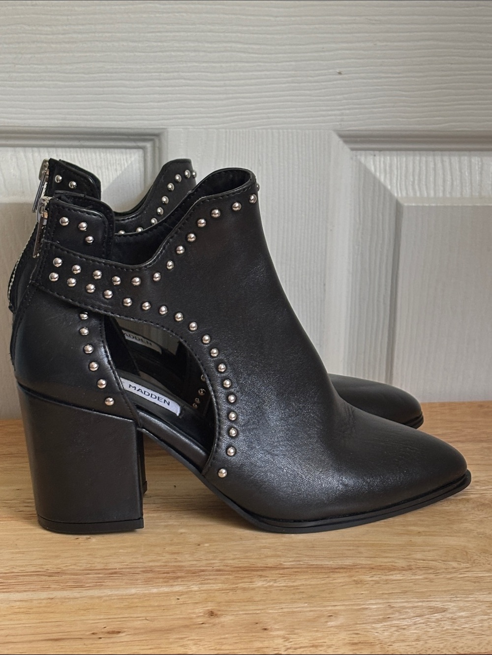 Steve Madden Justice Black Leather Studded Cutout Block Heel Ankle Booties Sz 6